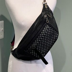 Parker Thatch Cross your Heart Sling with silver detail